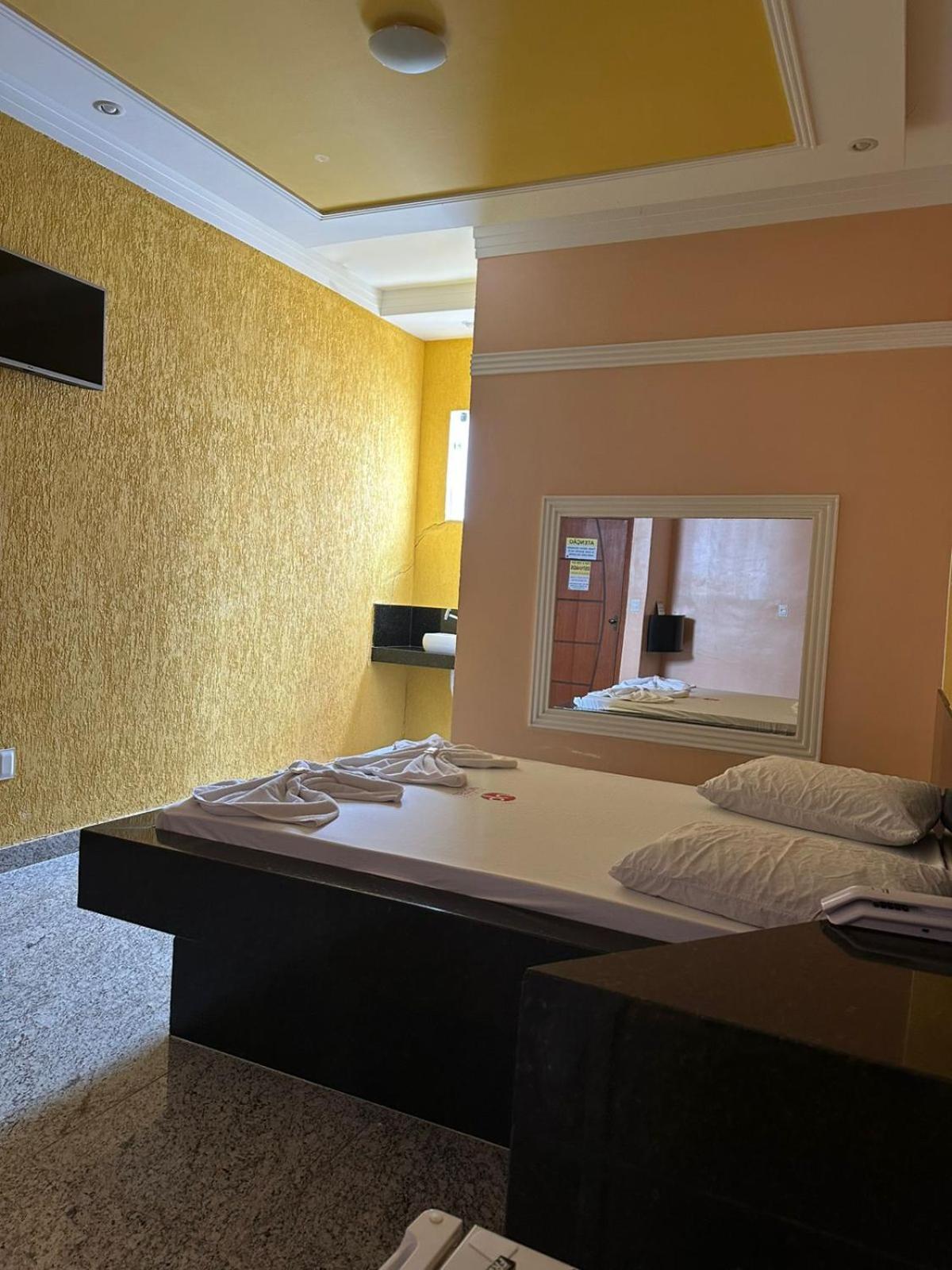 Up Stairs Motel Adults Only Бетим Екстериор снимка