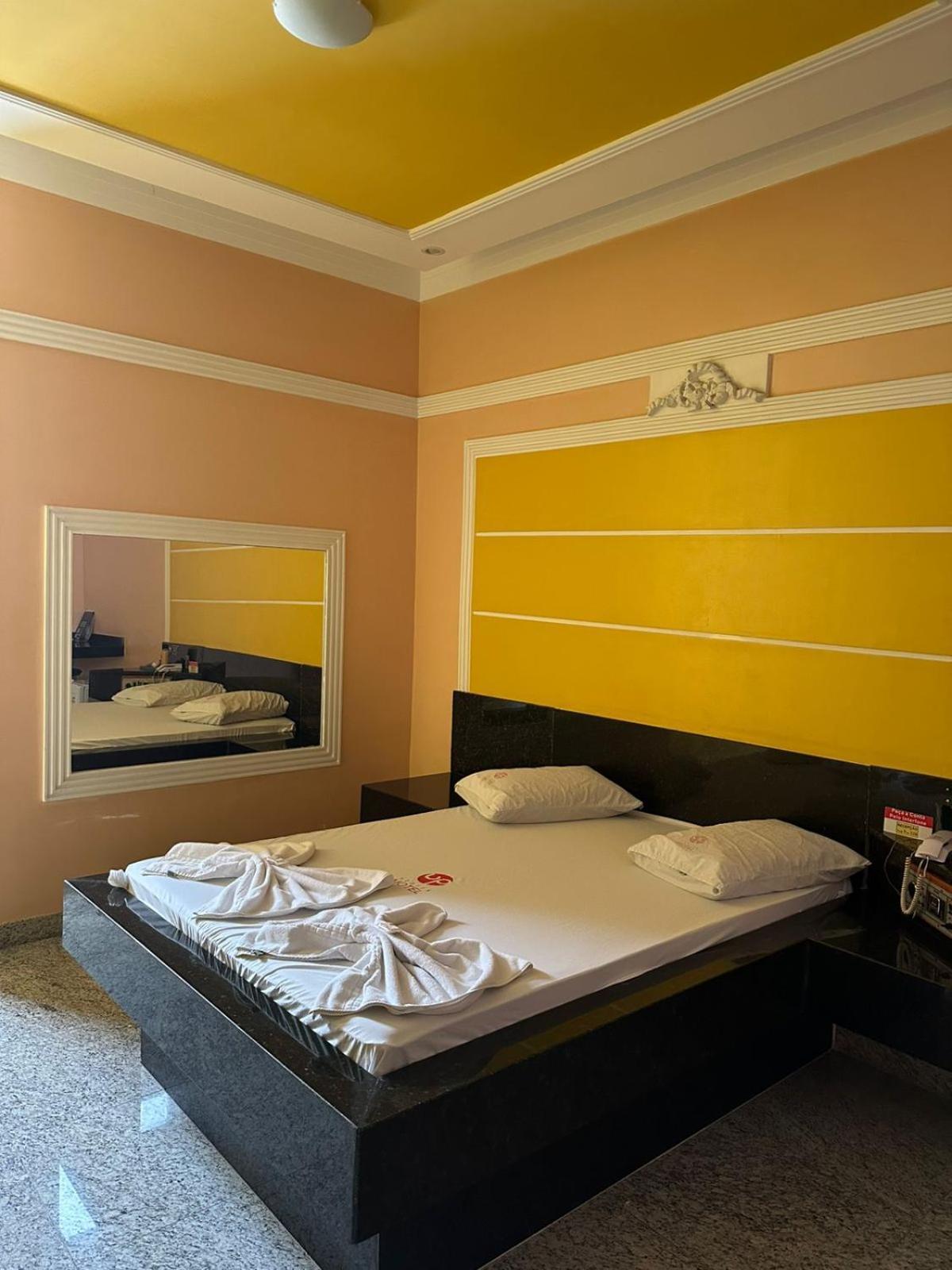 Up Stairs Motel Adults Only Бетим Екстериор снимка